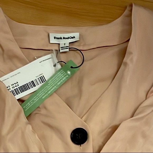 BNWT Frank and Oak top. Never worn, excellent condition. - Picture 2 of 2